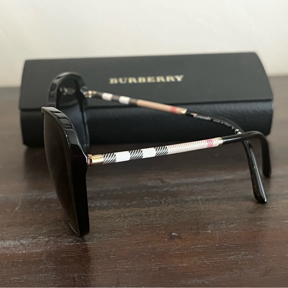Burberry Sunglasses - Excellent Condition - Picture 11 of 16